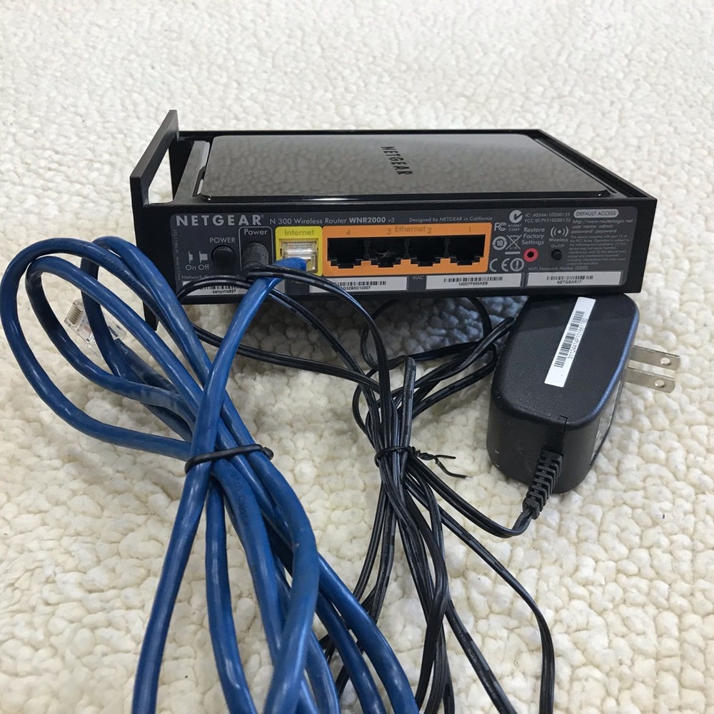 NETGEAR N300 Wireless N Router
WNR2000
blue internet cable & AC-DC Adapter cord - Picture 4 of 16